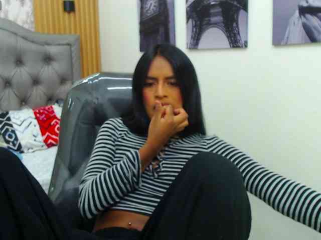 enyelin Live Webcam on BongaCams