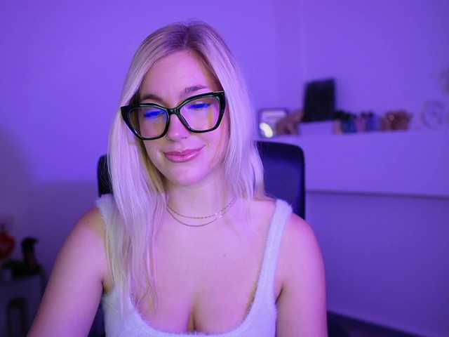 leokitty's BongaCams show and profile