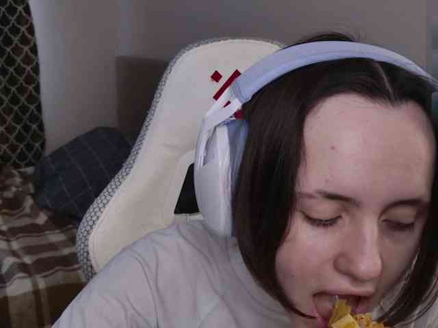 LunaL0ve webcam