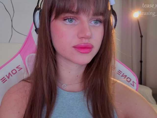Naomimif live cam on BongaCams
