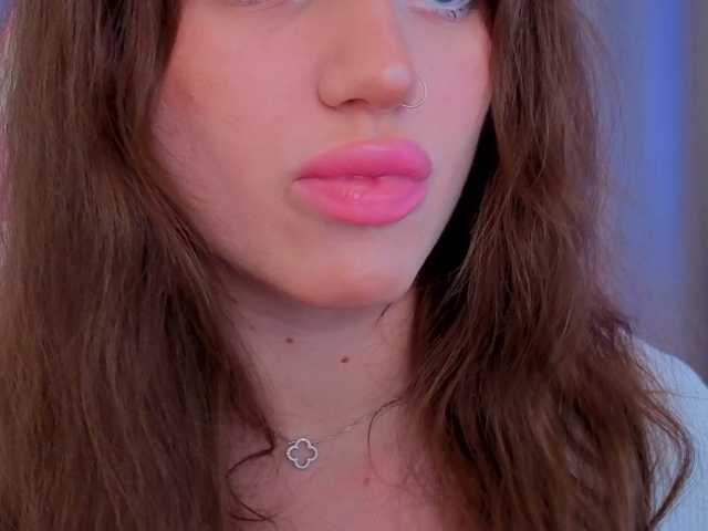 Naomimif live cam on BongaCams
