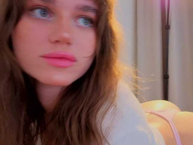 Naomimif live cam on BongaCams