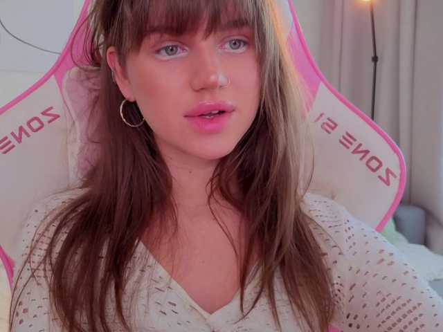 Naomimif live cam on BongaCams