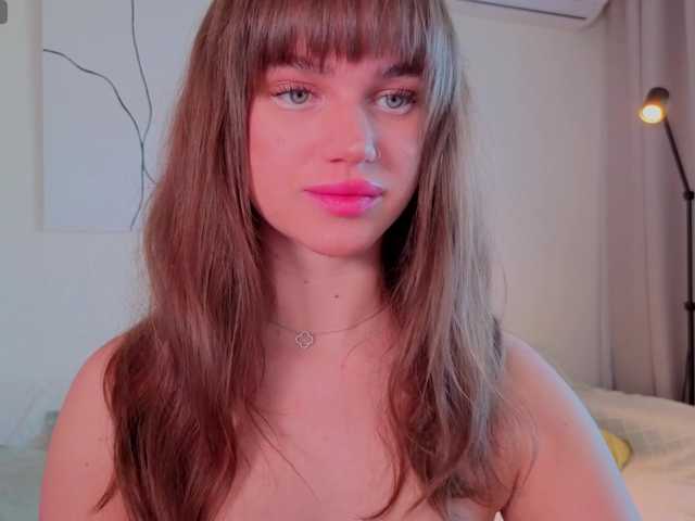 Naomimif live cam on BongaCams