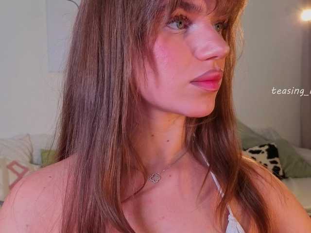 Naomimif live cam on BongaCams