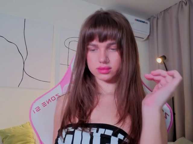 Naomimif live cam on BongaCams