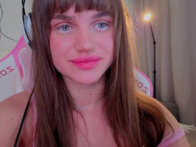 Naomimif live cam on BongaCams