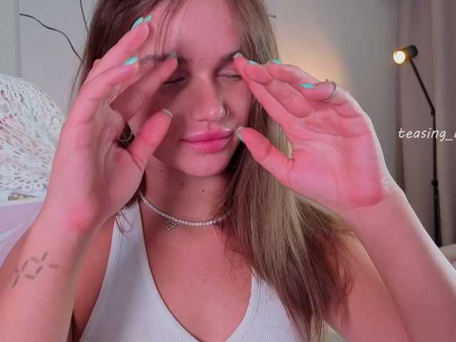 Naomimif live cam on BongaCams