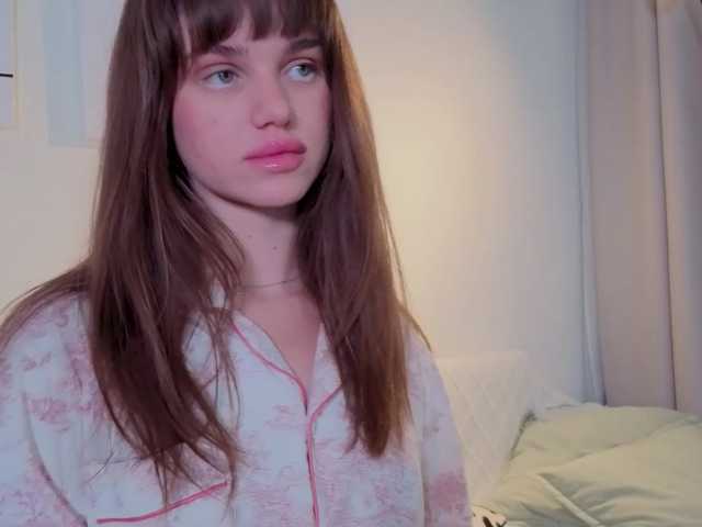 Naomimif live cam on BongaCams