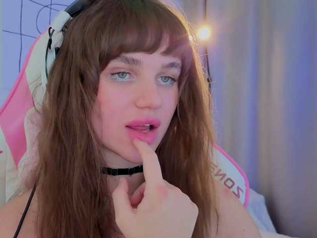 Naomimif live cam on BongaCams