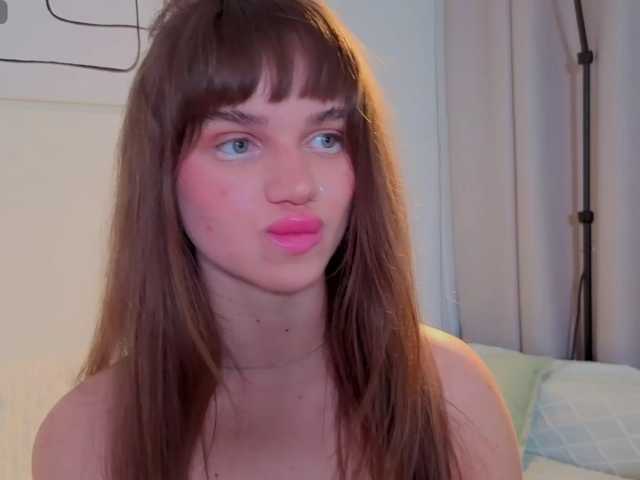 Naomimif live cam on BongaCams