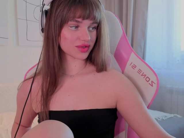 Naomimif live cam on BongaCams