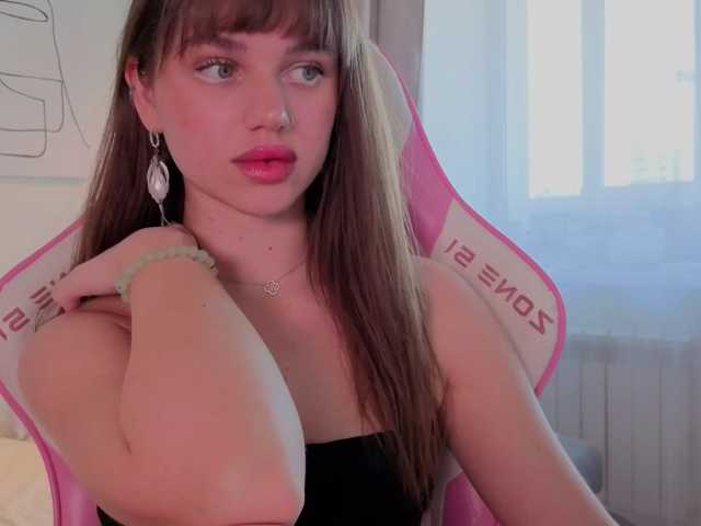 Naomimif live cam on BongaCams