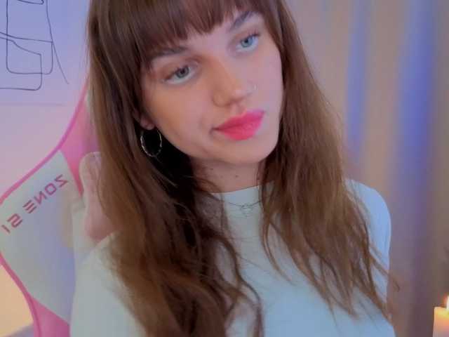 Naomimif live cam on BongaCams