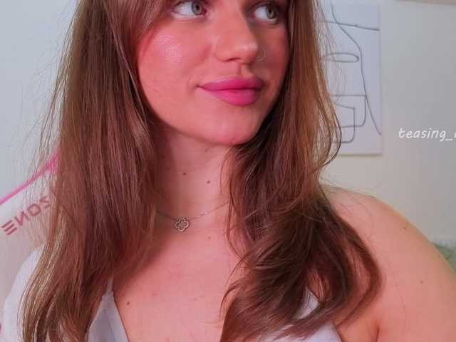 Naomimif live cam on BongaCams