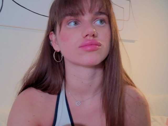 Naomimif live cam on BongaCams