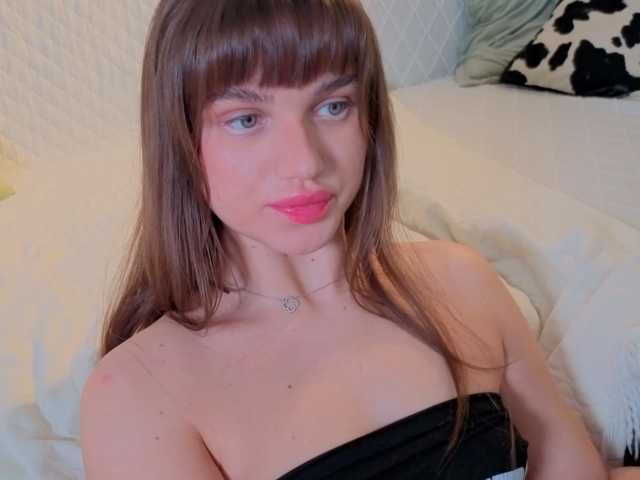 Naomimif live cam on BongaCams