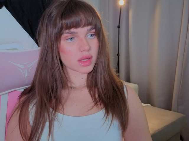 Naomimif live cam on BongaCams