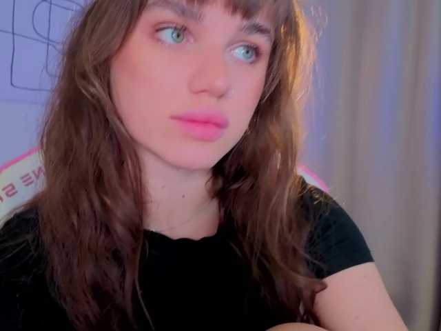 Naomimif live cam on BongaCams