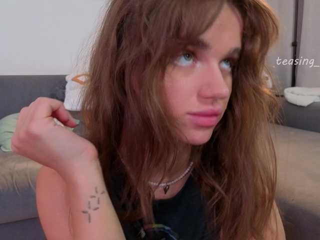 Naomimif live cam on BongaCams