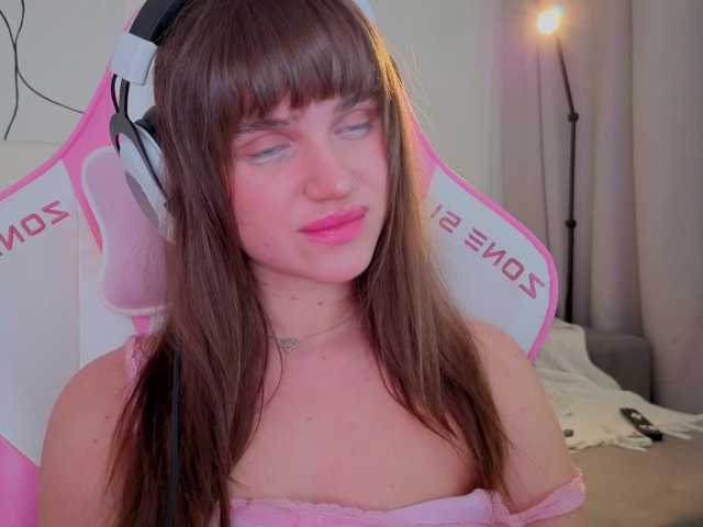 Naomimif live cam on BongaCams