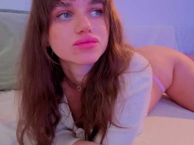 Naomimif live cam on BongaCams