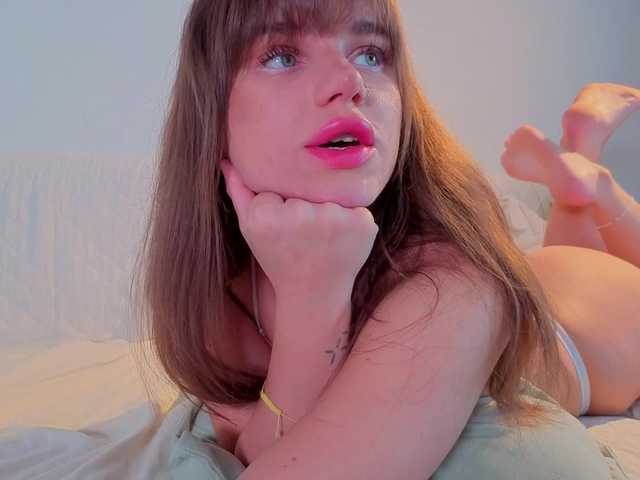 Naomimif live cam on BongaCams