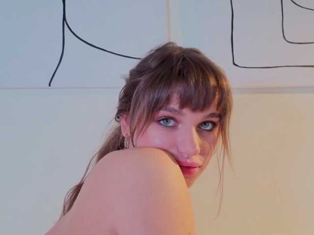 Naomimif live cam on BongaCams