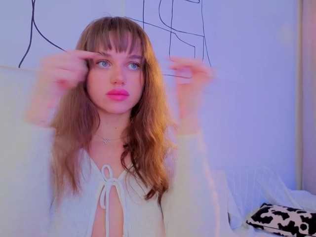 Naomimif live cam on BongaCams