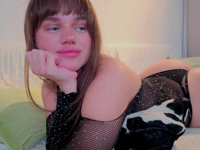 Naomimif live cam on BongaCams