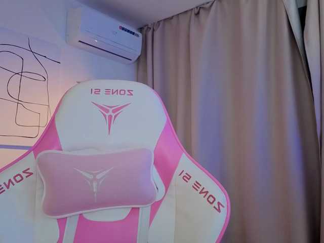 Naomimif live cam on BongaCams