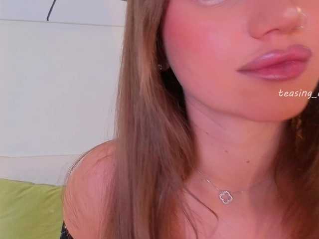 Naomimif live cam on BongaCams