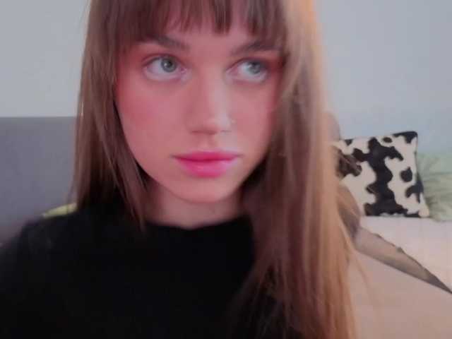 Naomimif, live now on BongaCams