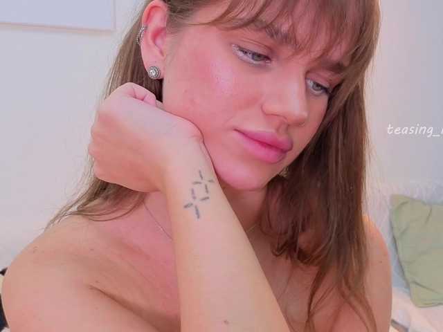 Naomimif live cam on BongaCams