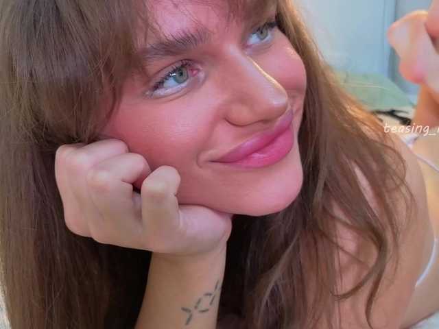 Naomimif live cam on BongaCams