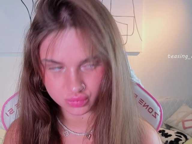 Naomimif live cam on BongaCams