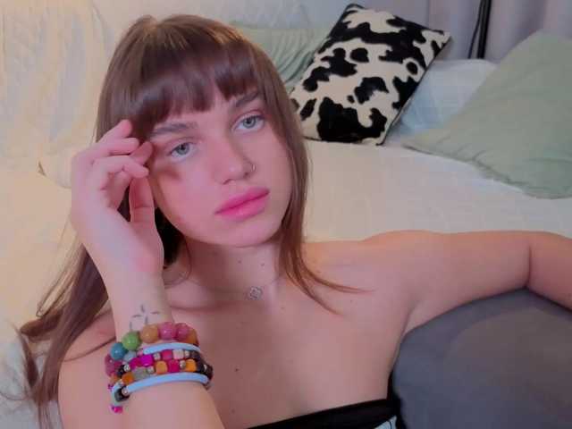 Naomimif live cam on BongaCams