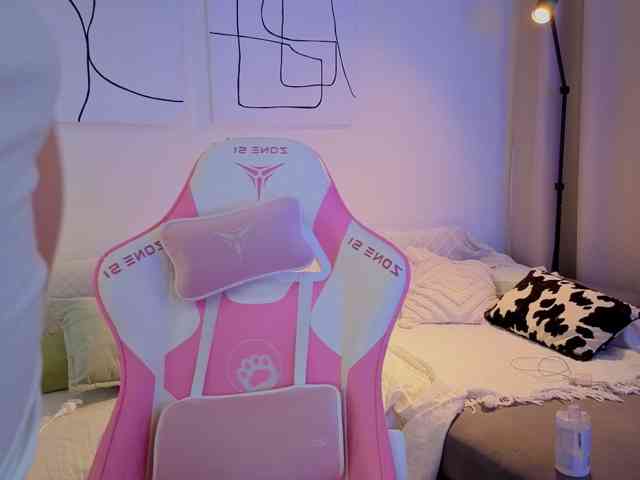 teasingNaomi