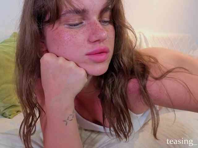 Naomimif webcam