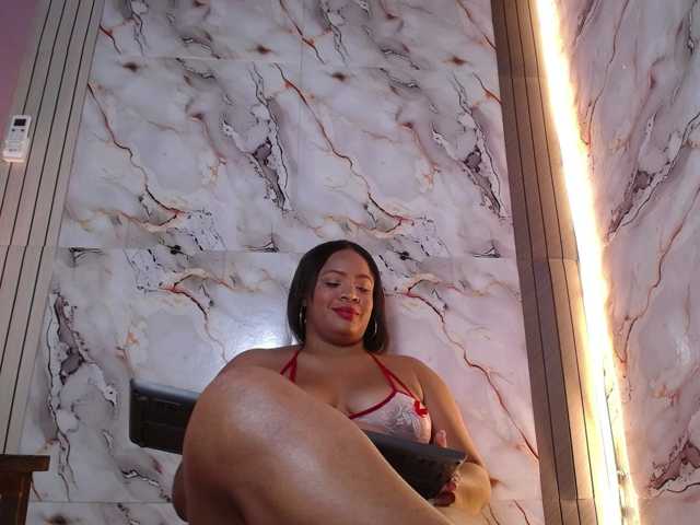 AliceBooty, live now on BongaCams