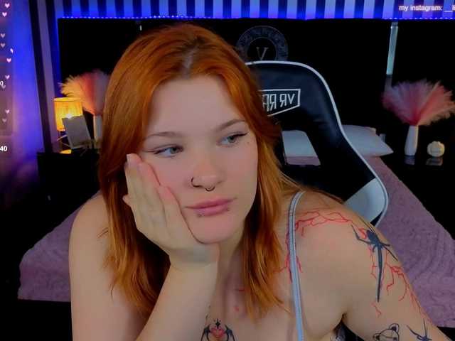 ClumsyNana live cam on BongaCams
