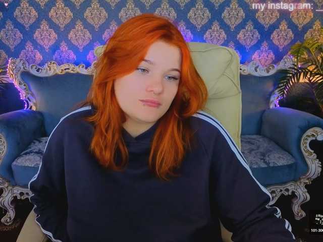 ClumsyNana live cam on BongaCams