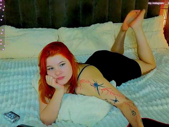 ClumsyNana — live female cam