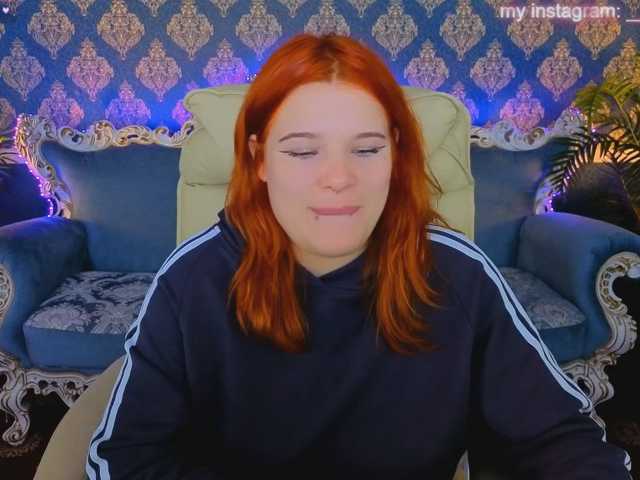 ClumsyNana live cam on BongaCams