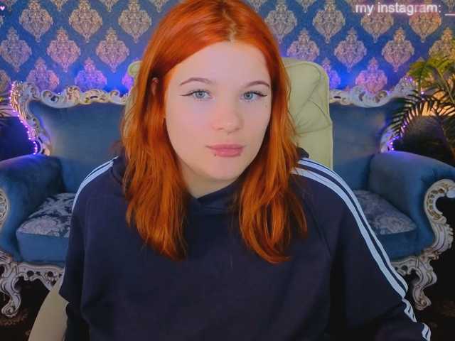 ClumsyNana live cam on BongaCams