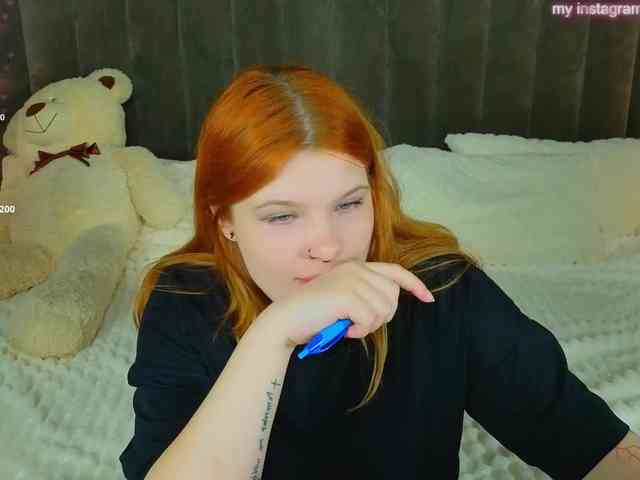 ClumsyNana webcam