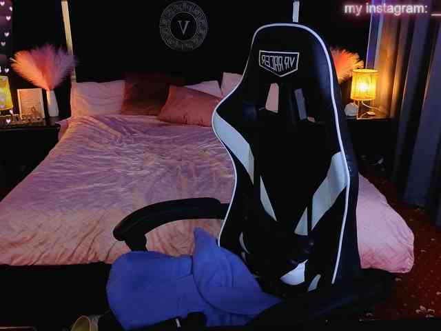 ClumsyNana webcam
