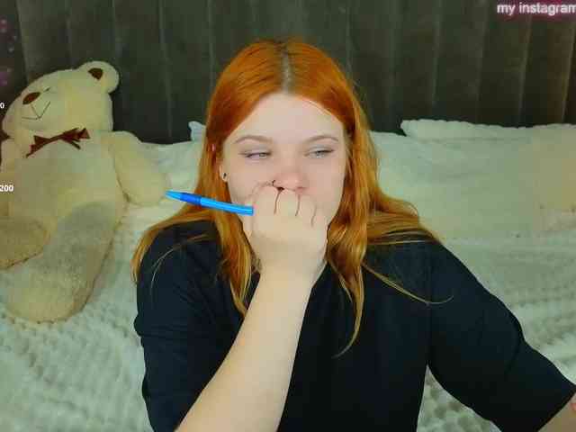 ClumsyNana webcam
