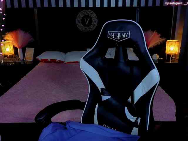 ClumsyNana webcam