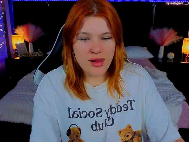 ClumsyNana webcam